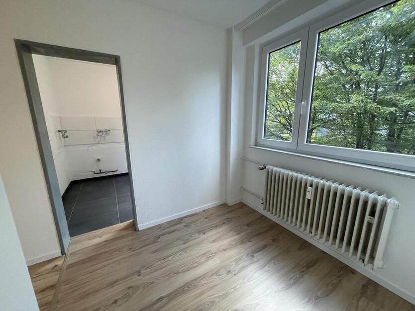**Helle & frisch renovierte 2,5-Zimmer-Wohnung – mit Balkon & Aufzug** zimmer
