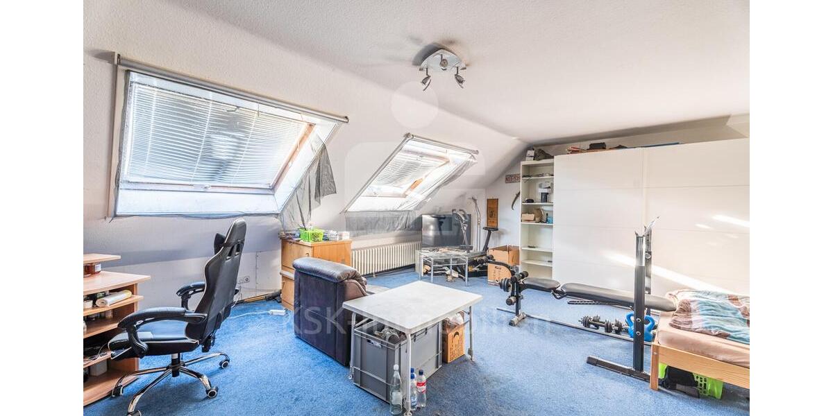 Befristeter Mietvertrag: Charmantes Reihenmittelhaus in Hürth-Efferen mit Garten, Sauna & Garage. 5 zimmer