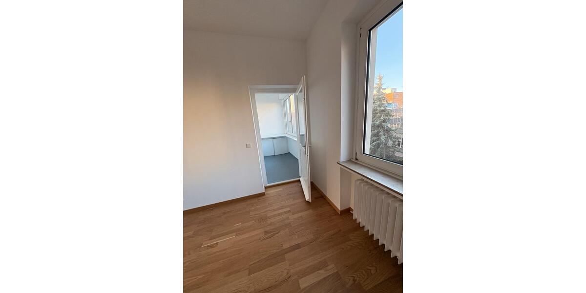 Etagenwohnung Düsseldorf Derendorf - 3 Zimmer, 96 m&sup2;, 1.750&euro; | Angebot:25420377