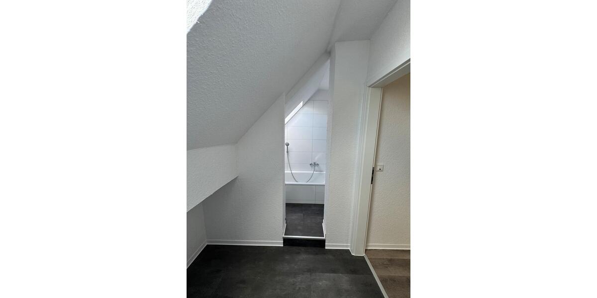 Dachgeschoßwohnung Solingen Central - 2 Zimmer, 65 m&sup2;, 890&euro; | Angebot:27625775