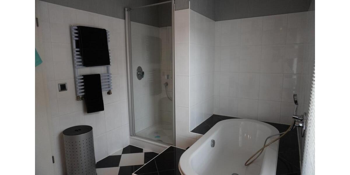 Reiheneckhaus mit Doppelgarage, Garten, PV-Anlage, Speicher 4 zimmer