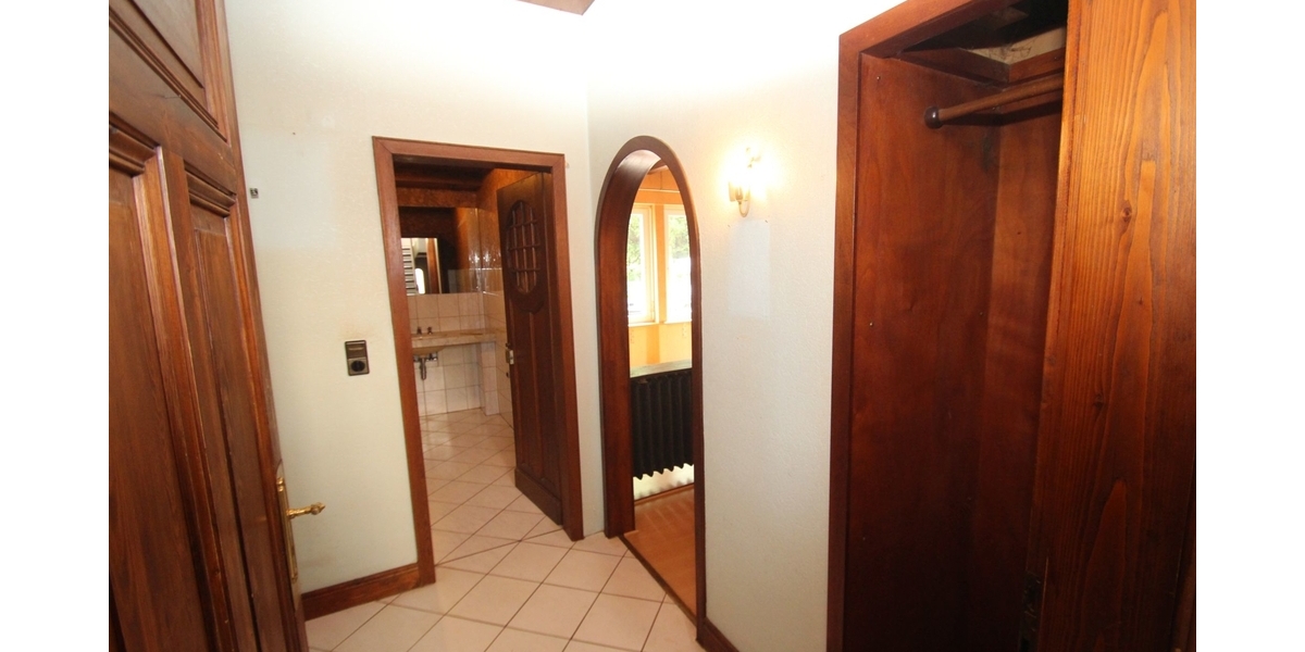 Mehrfamilienhaus mit drei Wohneinheiten und Entwicklungspotenzial - Mehrfamilienhaus, Wohnhaus Solingen Wald | Angebot:24715259