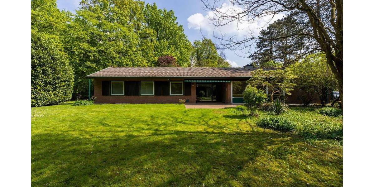 Freistehendes und großzügiges Einfamilienhaus mit weiterem Baufenster und großem Garten am Schloß 6 zimmer
