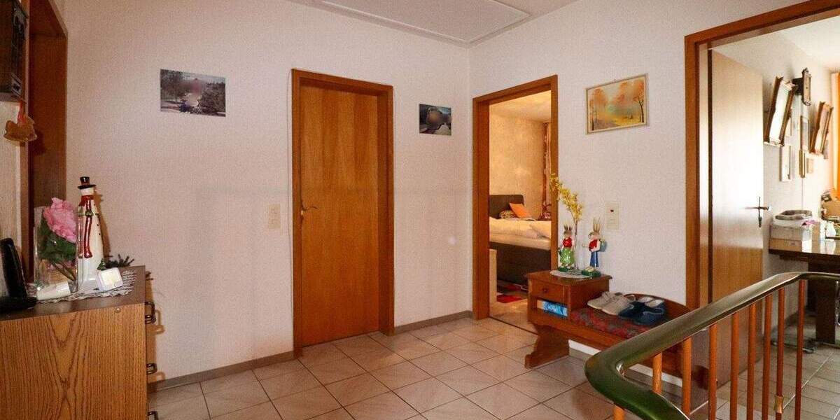 Reihenendhaus mit großem Grundstück und moderner Raumaufteilung 5 zimmer