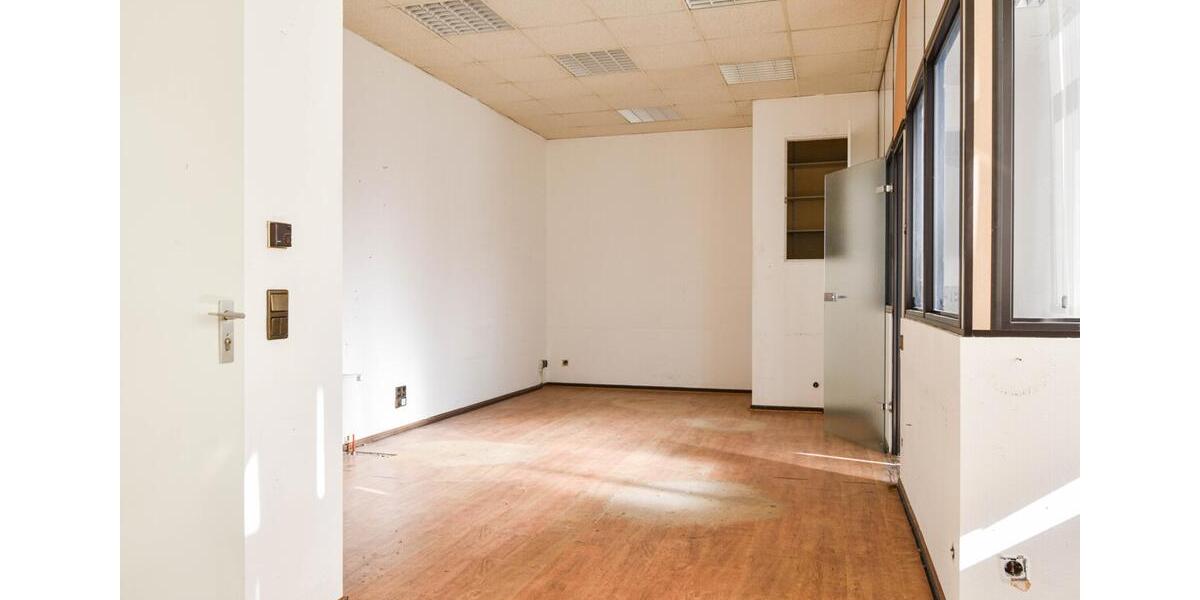 Ladenlokal! Praxis! Büro! Lager! Werkstatt. Hier ist alles möglich. Zentral. Ca. 353m². Teilbar. zimmer