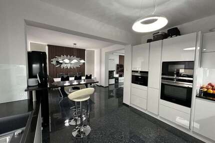 Haus zum Kaufen in Köln 800.000 € 186 m²