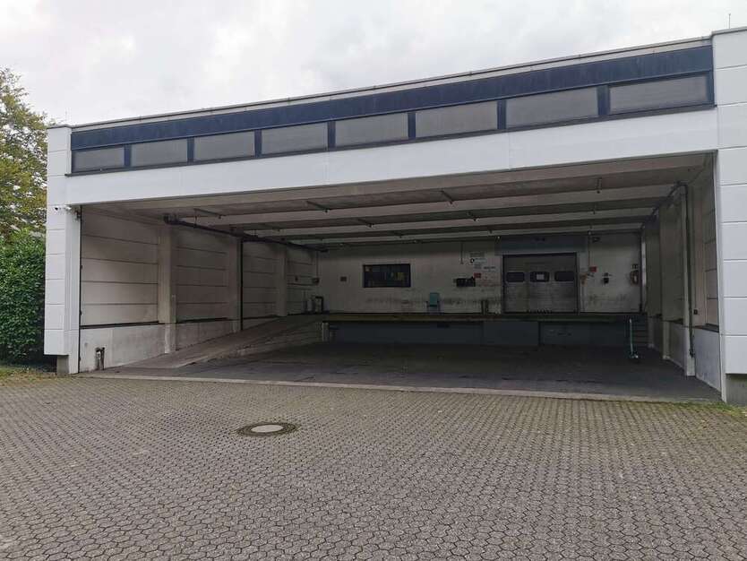 Halle in Köln 1.500 € 210 m²