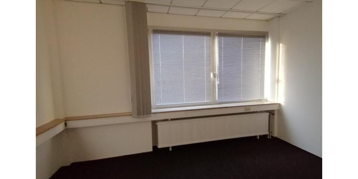 Gewerbe Raum mieten BürosPraxis 64m² (Doppelraum 40m² + 24m²) In zimmer