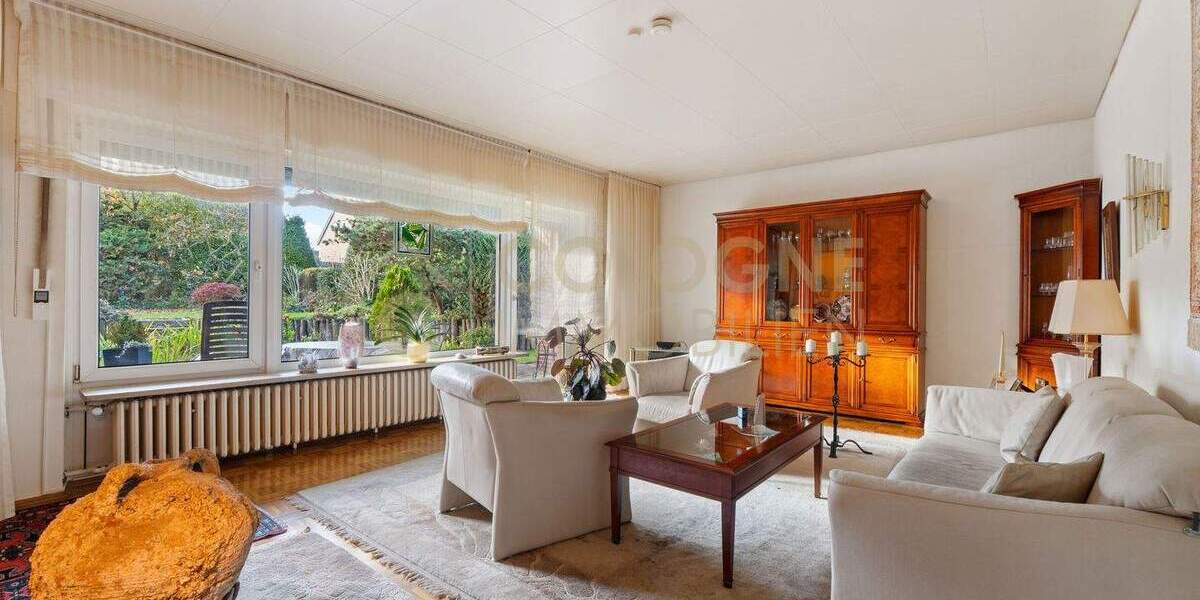 FAST FREISTEHENDER 4 bis 5-ZIMMER-BUNGALOW IN FRECHEN-KÖNIGSDORF VOLLSTÄNDIG UNTERKELLERT MIT GARAGE 4 zimmer