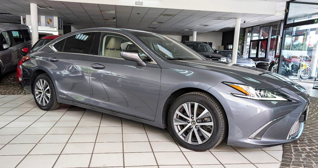 Lexus ES 300 112.000 km 29.998 &euro; Hilden 40721