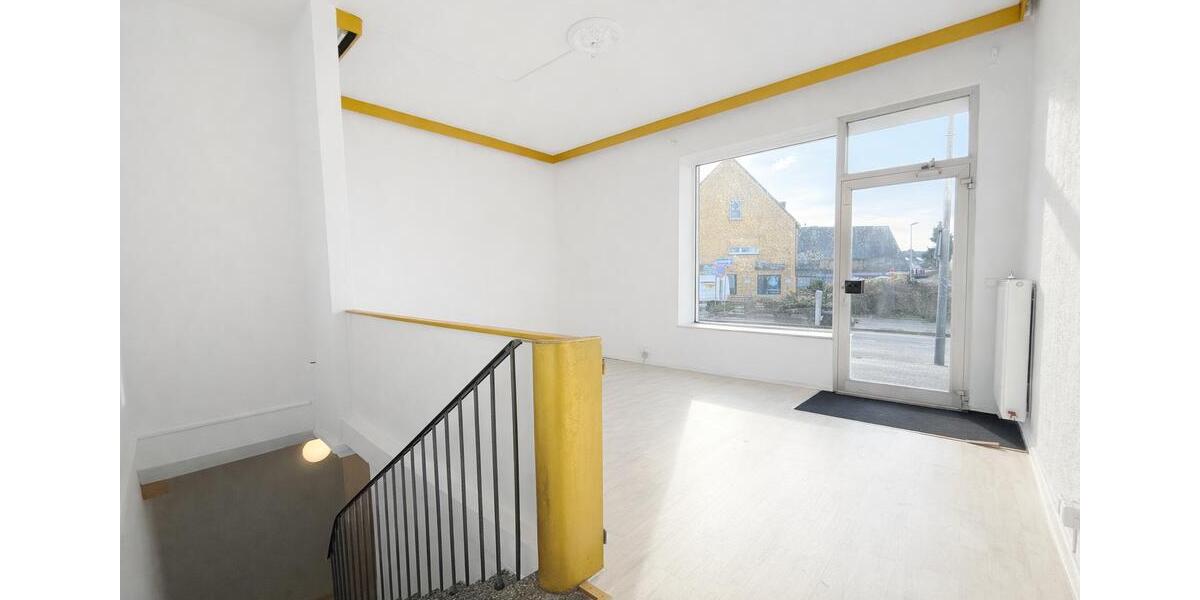 Attraktive Gewerbeeinheit mit Schaufensterfront, Lager & Stellplätzen zu Mieten zimmer