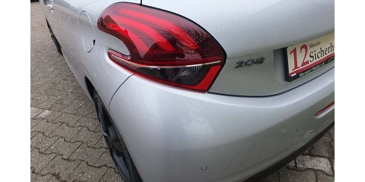 Peugeot 208 1.2 PURE TECH ALLURE KLIMAPDC SHZ SPORT LMF 98.599 km 7.704 &euro; Köln 50858