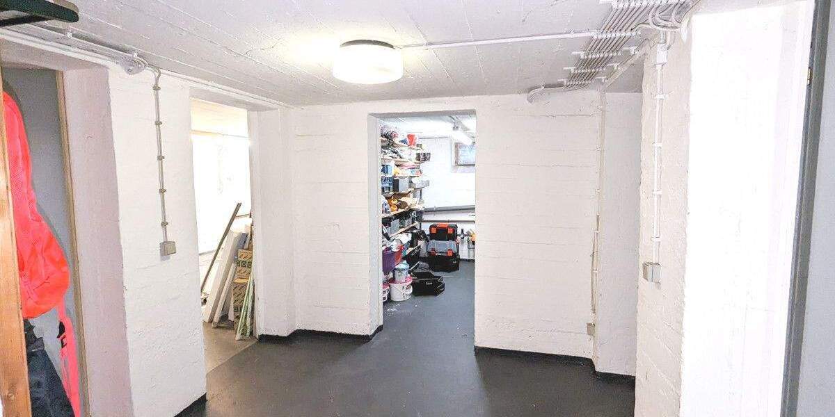 Gepflegtes 1-2-Familienhaus mit Palmengarten und Garage sucht nette Eigentümer 7 zimmer