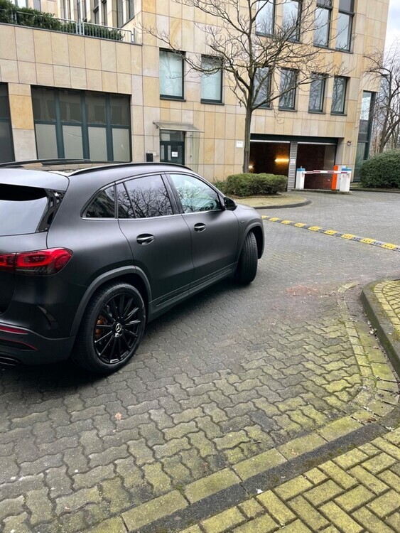Mercedes-Benz GLA-Klasse 60.000 km 45.000 € Düsseldorf 40213