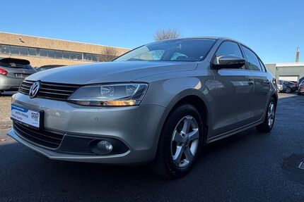 VW Jetta 111.740 km 8.890 &euro; Düsseldorf 40233