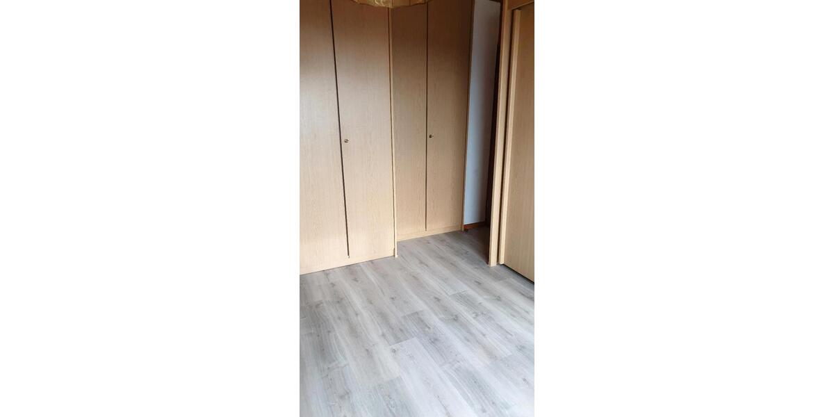 Teilmobilierte Dachgeschosswohning in ruhigem 3 Parteienhaus 1 zimmer