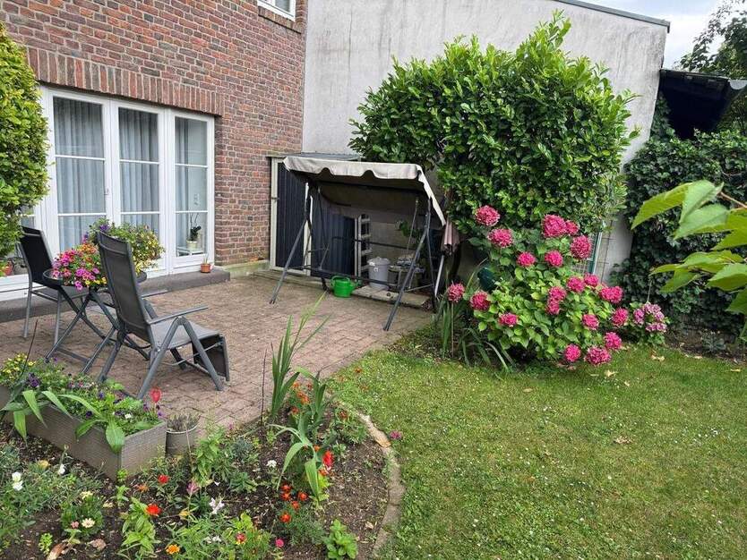 Lichtdurchflutete-2,5-Zi-Terrassenwohnung-mit-Garten-im-exclusiven-Vierkanthof 2 zimmer
