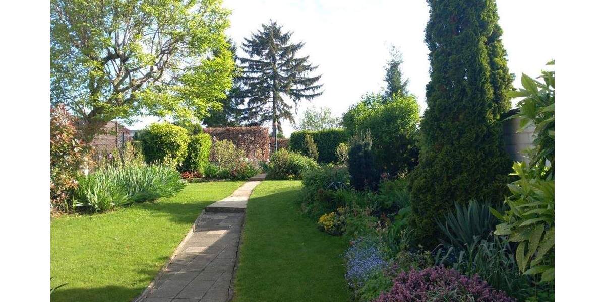 schönes, ruhig gelegenes Einfamilienhaus mit großem Garten zu verkaufen! 7 zimmer