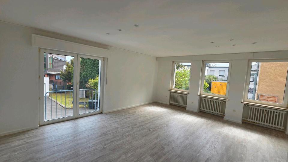 Erdgeschoßwohnung Bergisch Gladbach Gronau - 3 Zimmer, 110 m&sup2;, 1.650&euro; | Angebot:26055113
