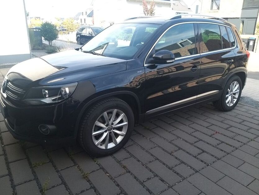 VW Tiguan 91.000 km 14.500 € Düsseldorf 40589