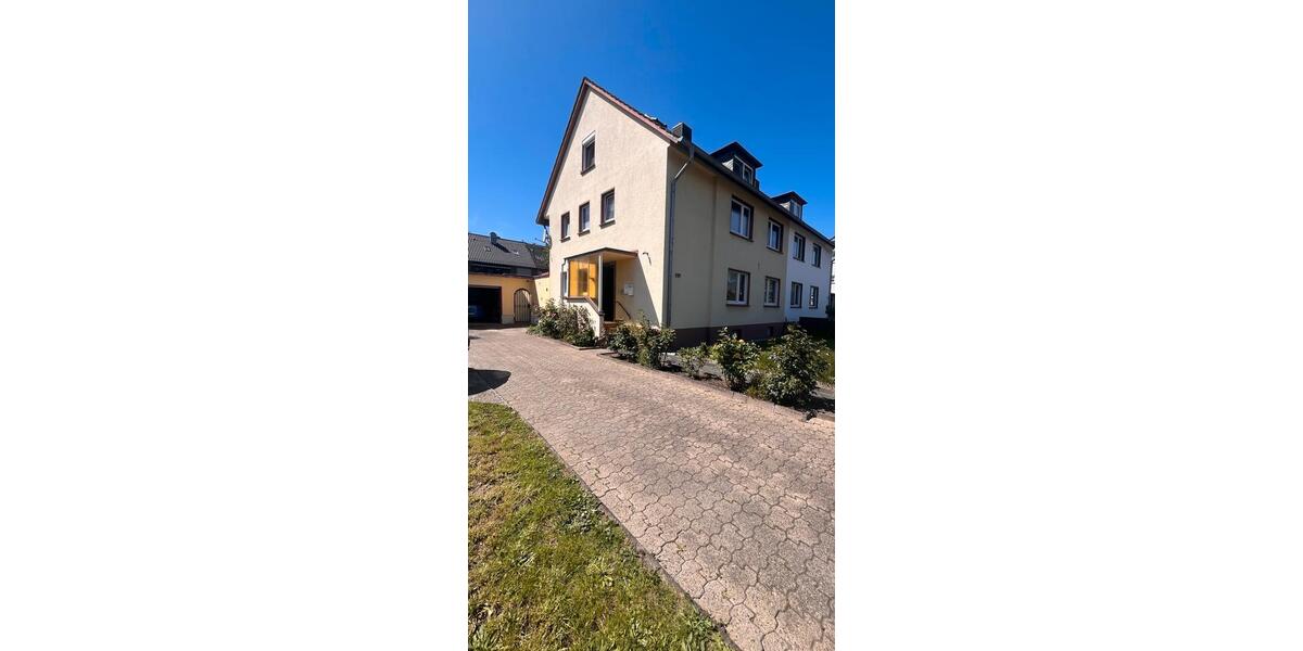 Dachgeschoßwohnung Niederkassel - 2 Zimmer, 49 m&sup2;, 870&euro; | Angebot:26669629