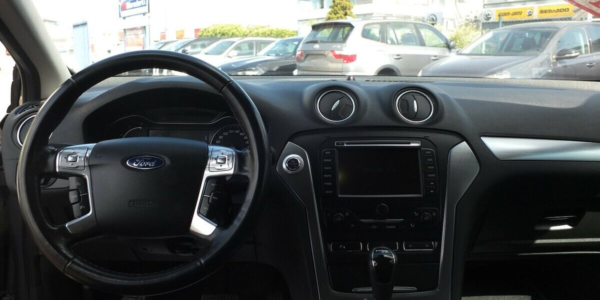 Ford Mondeo 2.0TDCi WM26: NAVI XENON PDC AHK BLUETOOTH 143.215 km 8.908 &euro; Köln 50858