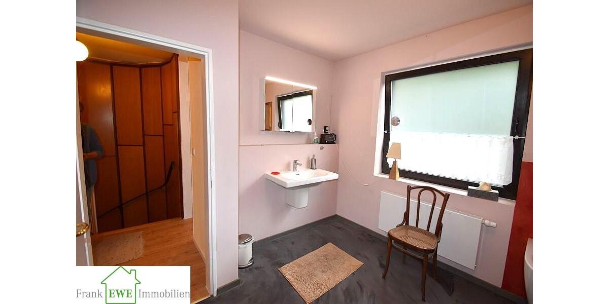 Objekt-Nr. 436 - 40597 Düsseldorf Möbliertes Reiheneckhaus mit Garage in Benrath 3 zimmer