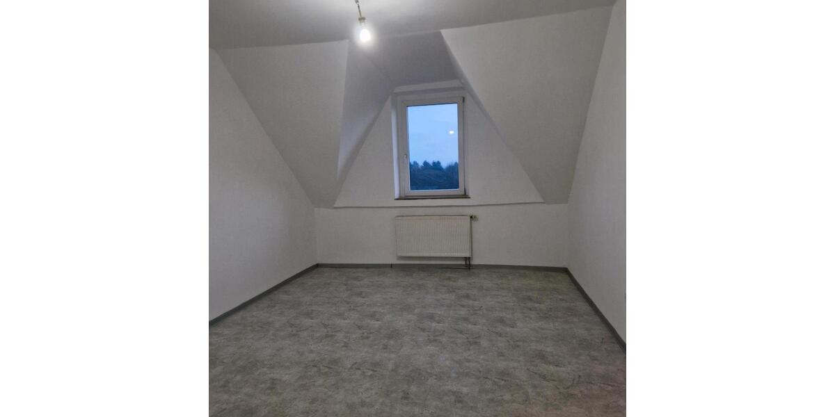 Dachgeschoßwohnung Solingen Wald - 1 Zimmer, 33 m&sup2;, 410&euro; | Angebot:26315002