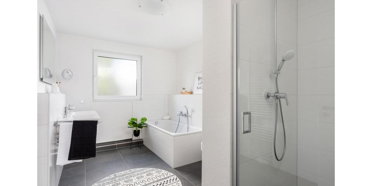 Besichtigung des Musterhauses – jeden Mittwoch 17–18 Uhr und Samstag 14–15 Uhr 6 zimmer