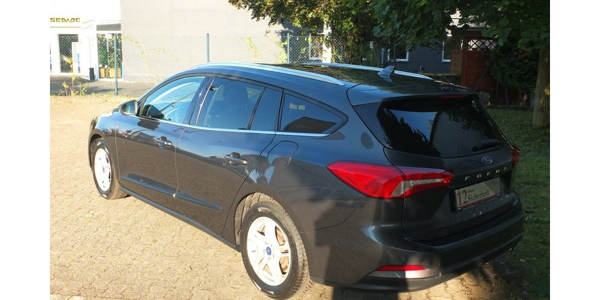 Ford Focus NAVI BLUETOOTH SHZ PARCTRONIC 1 HAND 124.895 km 11.500 &euro; Köln 50858