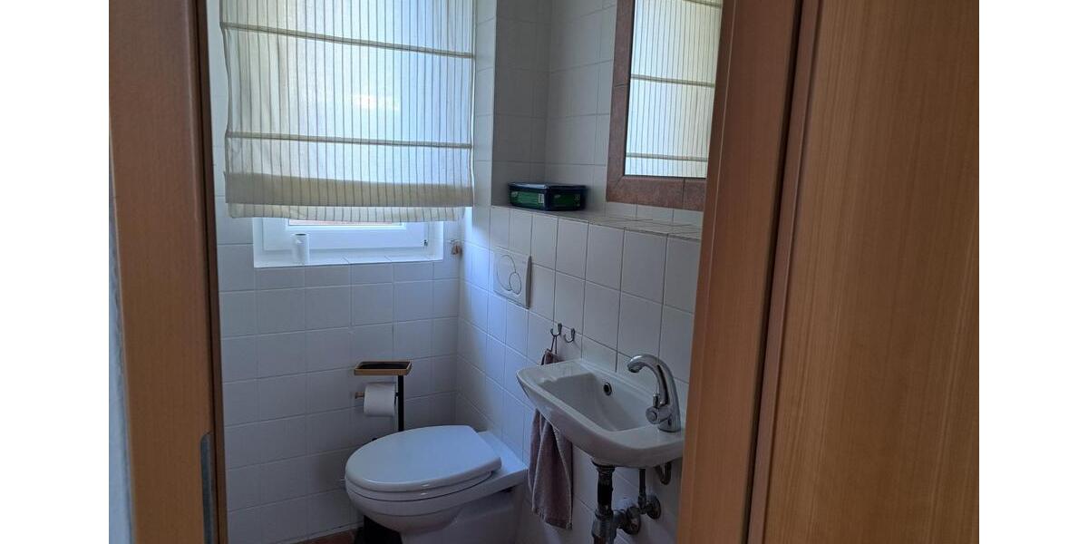 Versetzte Doppelhaushälfte in Pulheim-Sinnersdorf, Bj. 2005 4 zimmer