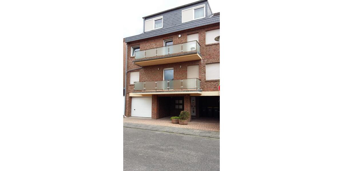 Attraktive Dachgeschoßwohnung, 2,5 Zimmer, Küche Diele Bad Balkon 2.5 zimmer