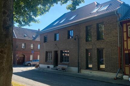 Helle 2-Zimmer Wohnung in Bergheim Rheidt am Dorfplatz zimmer