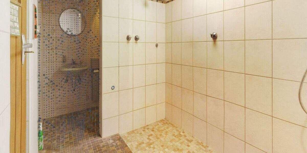 Wohnhaus mit Bürotrakt und Pool im Untergeschoss auf rund 118 m² Wohn- und rund 175 m² Bürofläche 7 zimmer