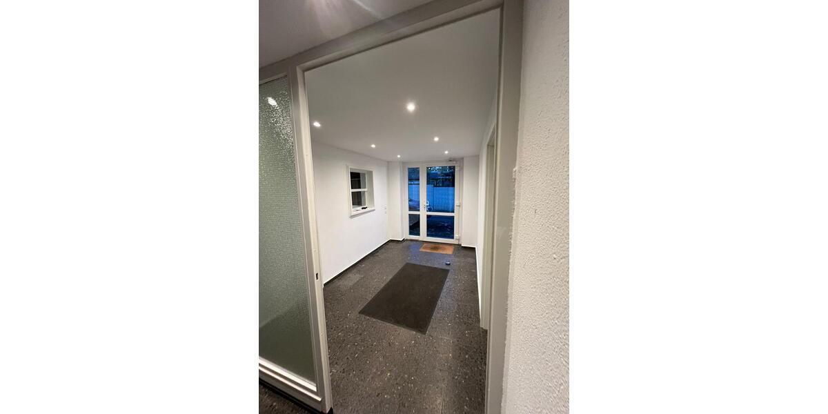 Büroräume mit Lagerhalle und Parkplätzen in Grevenbroich zimmer