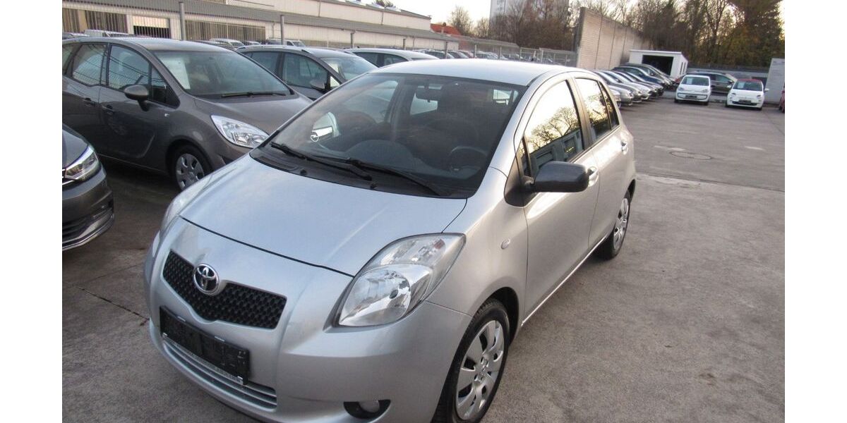Toyota Yaris 121.000 km 4.990 &euro; Leverkusen 51371
