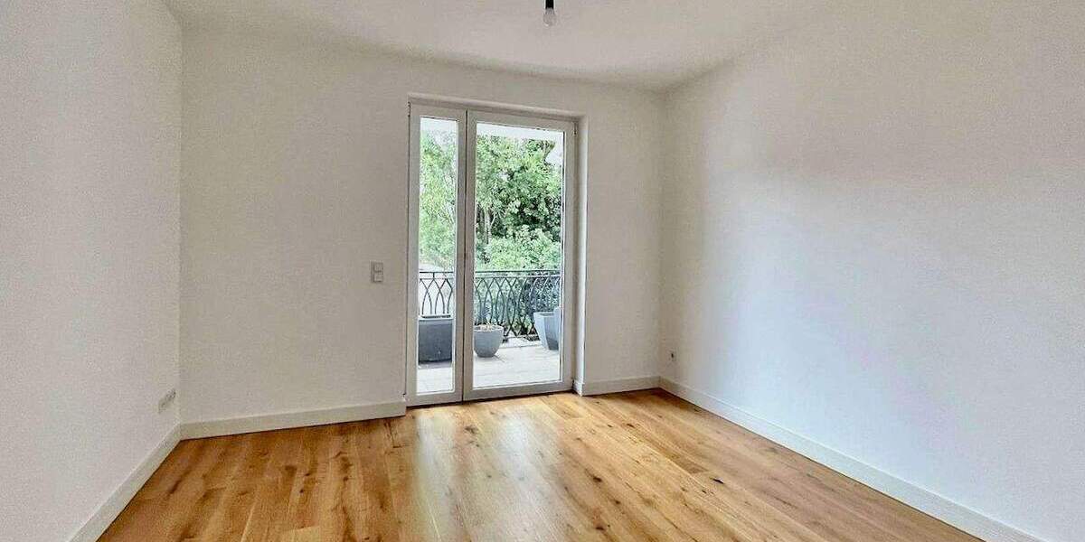 Etagenwohnung Düsseldorf Friedrichstadt - 3 Zimmer, 162 m&sup2;, 2.500&euro; | Angebot:24855847