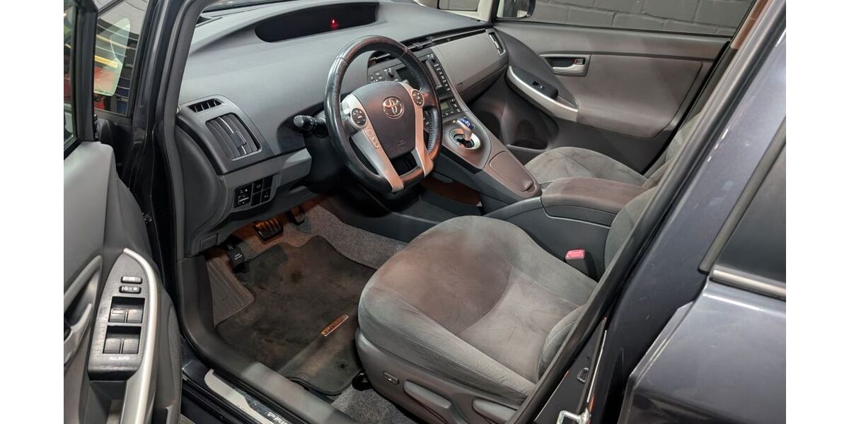 Toyota Prius 179.000 km 8.500 &euro; Leverkusen 51381