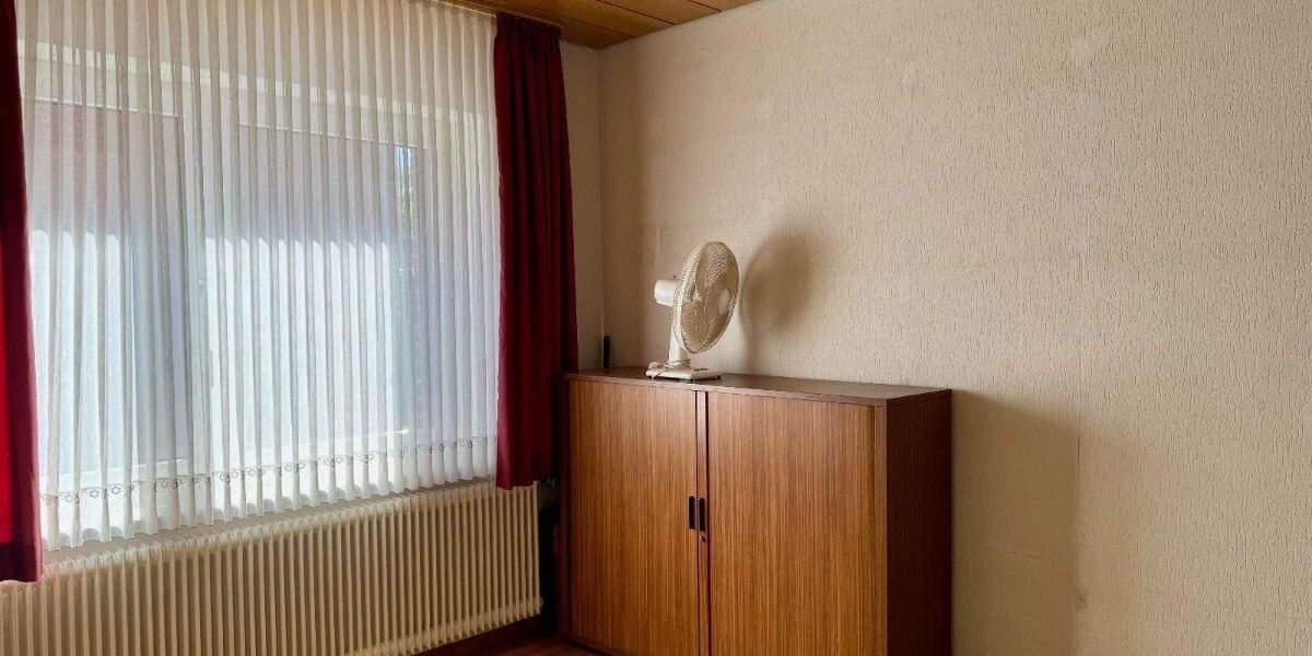 schönes, ruhig gelegenes Einfamilienhaus mit großem Garten zu verkaufen! 7 zimmer