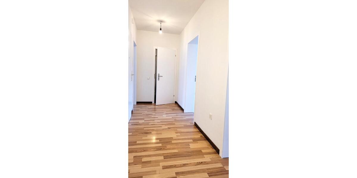 Helle, frisch renovierte 3-Zimmer-Wohnung, großer Balkon in Zons 3 zimmer