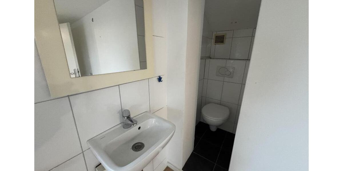 Gemütliche DG-Wohnung in Herkenrath für Familie oder WG 4 zimmer