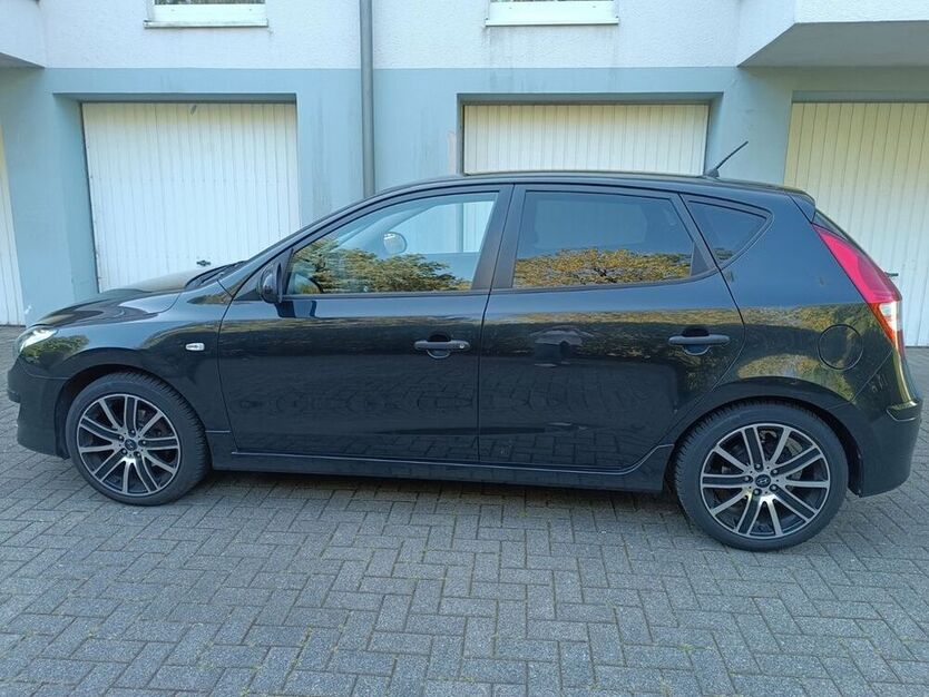 i30