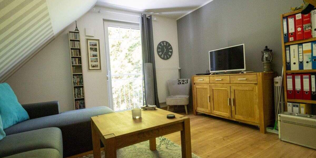 Neuwertiges, freistehendes Einfamilienhaus mit Pool und tollem Garten in zentraler Lage 4 zimmer