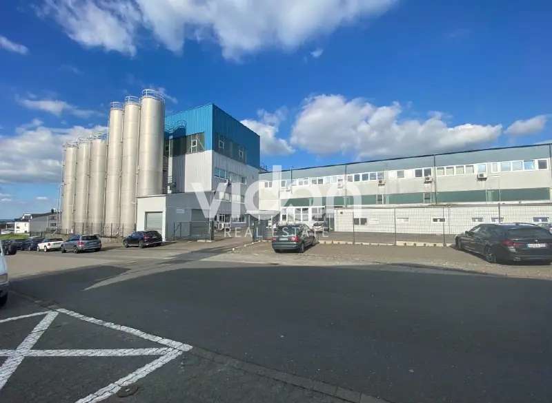 Halle in Lindlar 2.340 € 585 m² zimmer