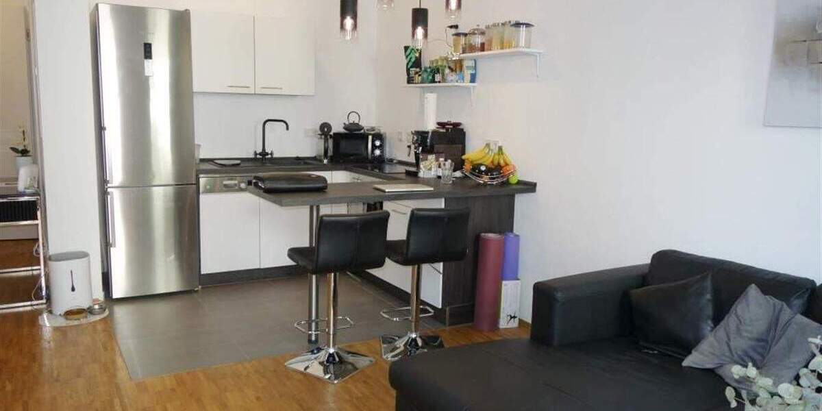 2 Zimmer Wohnung mit Fußbodenheizung und Balkon. EBK käuflich. Nur für eine Person geeignet. 2 zimmer