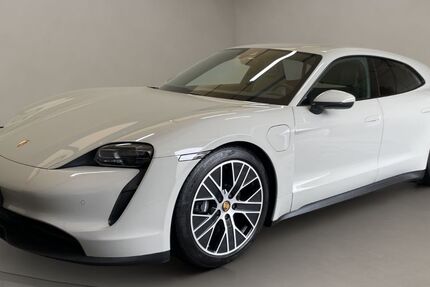 Porsche Taycan 31.710 km 67.700 &euro; Köln 50823