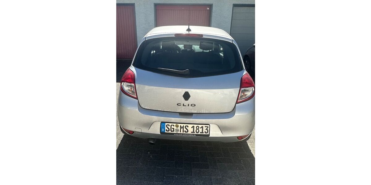 Renault Clio 134.363 km 3.333 &euro; Solingen 42653
