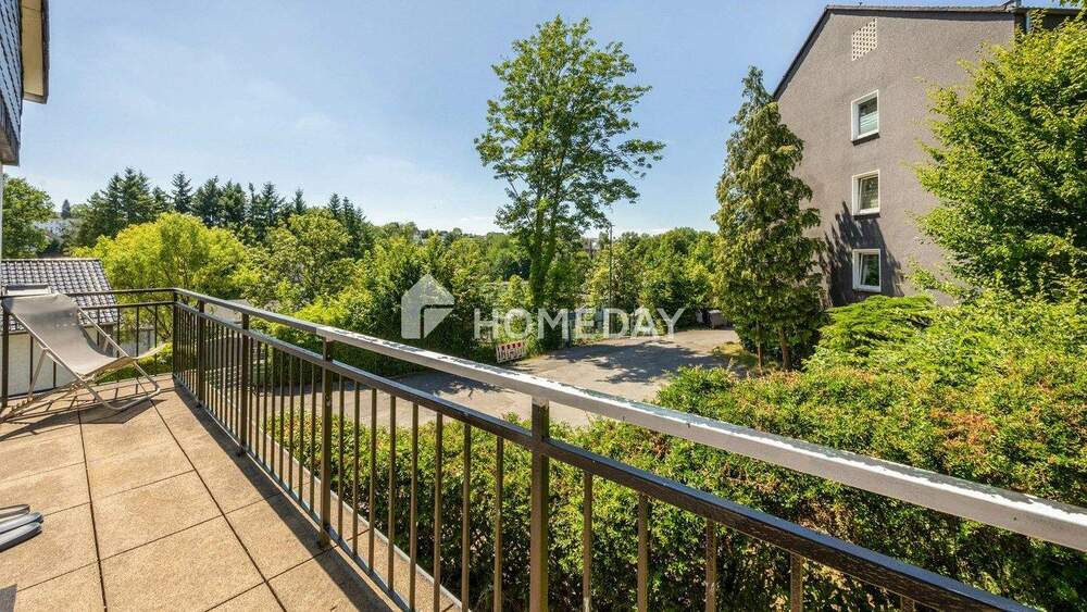 Mehrfamilienhaus mit Garten, Balkon und Raum für bis zu drei Wohnungen 8 zimmer