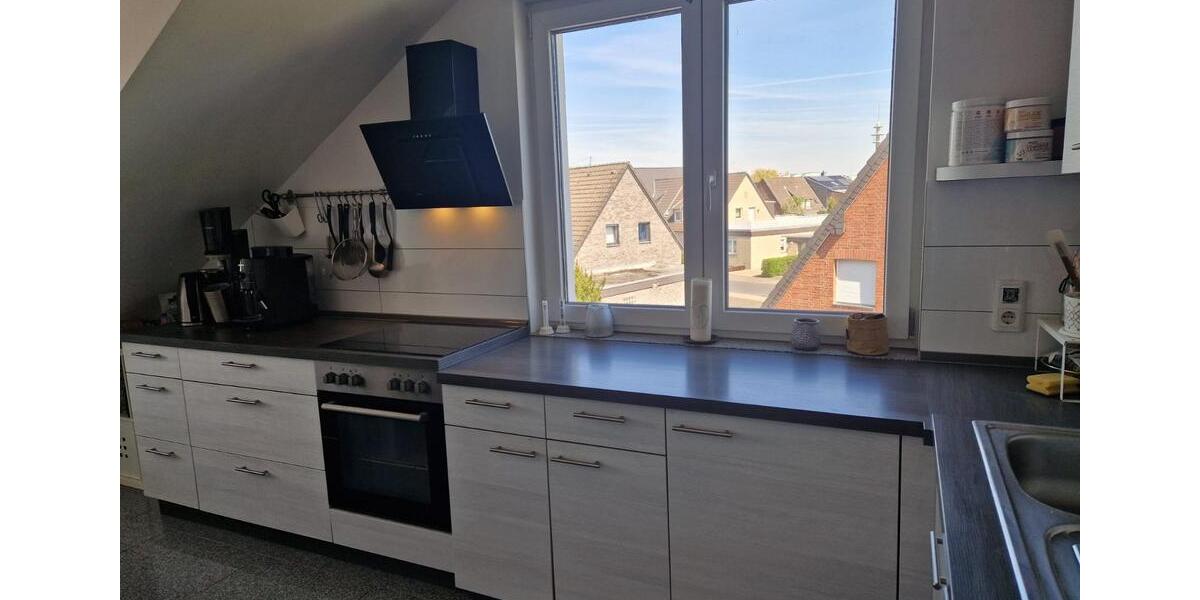 Neuwertige 3 Zimmer DG-Wohnung inkl. Einbauküche in GV-Südstadt 3 zimmer