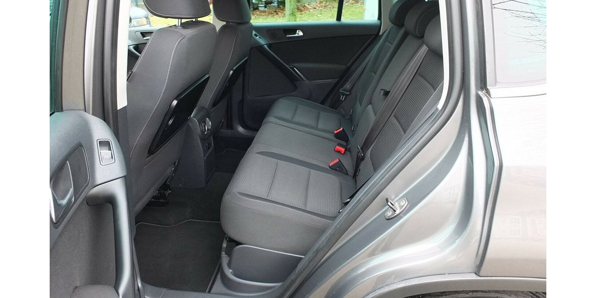 VW Tiguan TEAM orig.ATM ca 52 tkm XENON AHK PARKPILOT 112.432 km 10.450 &euro; Köln 50858